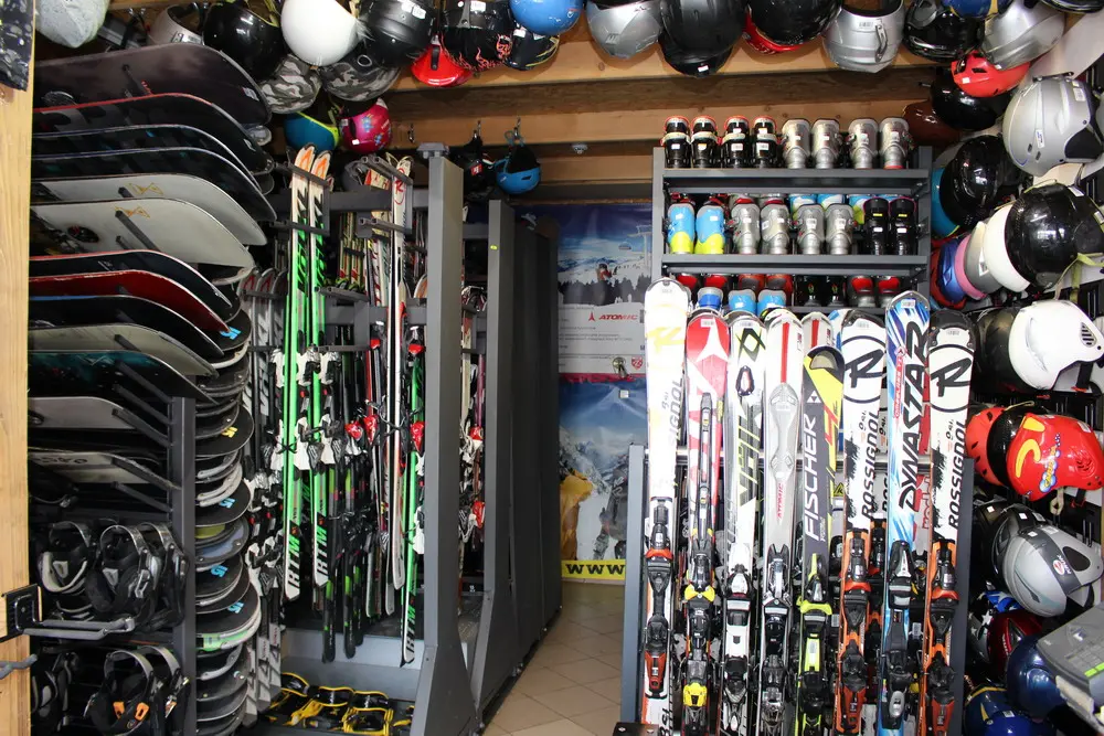 Professional ski equipment selection at U Maćka rental