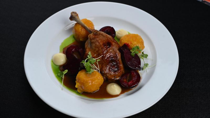 Ilustracja - Knedle dyniowo-batatowe z żurawiną – jesień na talerzu