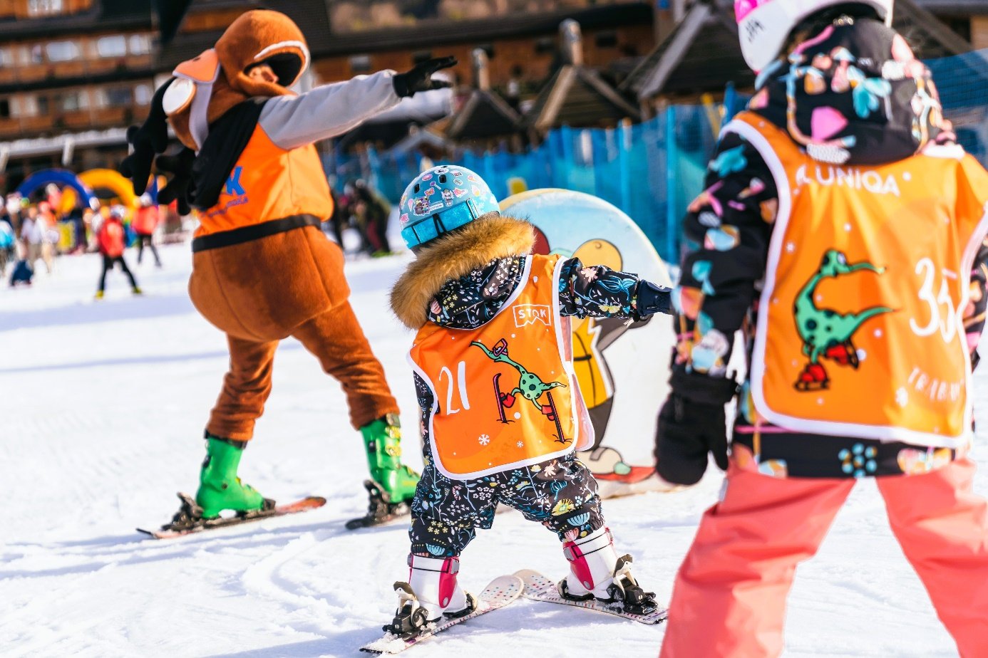 Stokuś with children during ski lessons at STOK Ski School – Kotelnica Białczańska.
