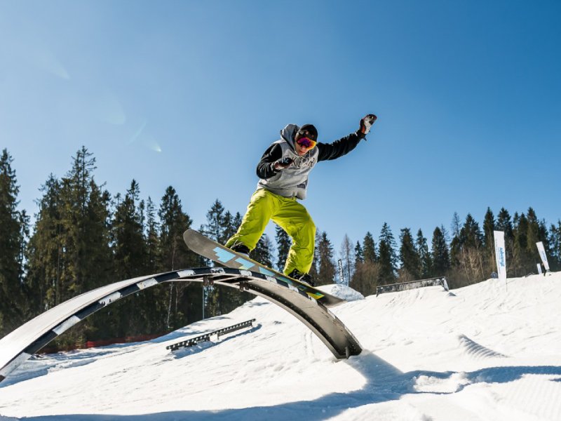 Freestyle w snowparku na Kotelnicy Białczańskiej