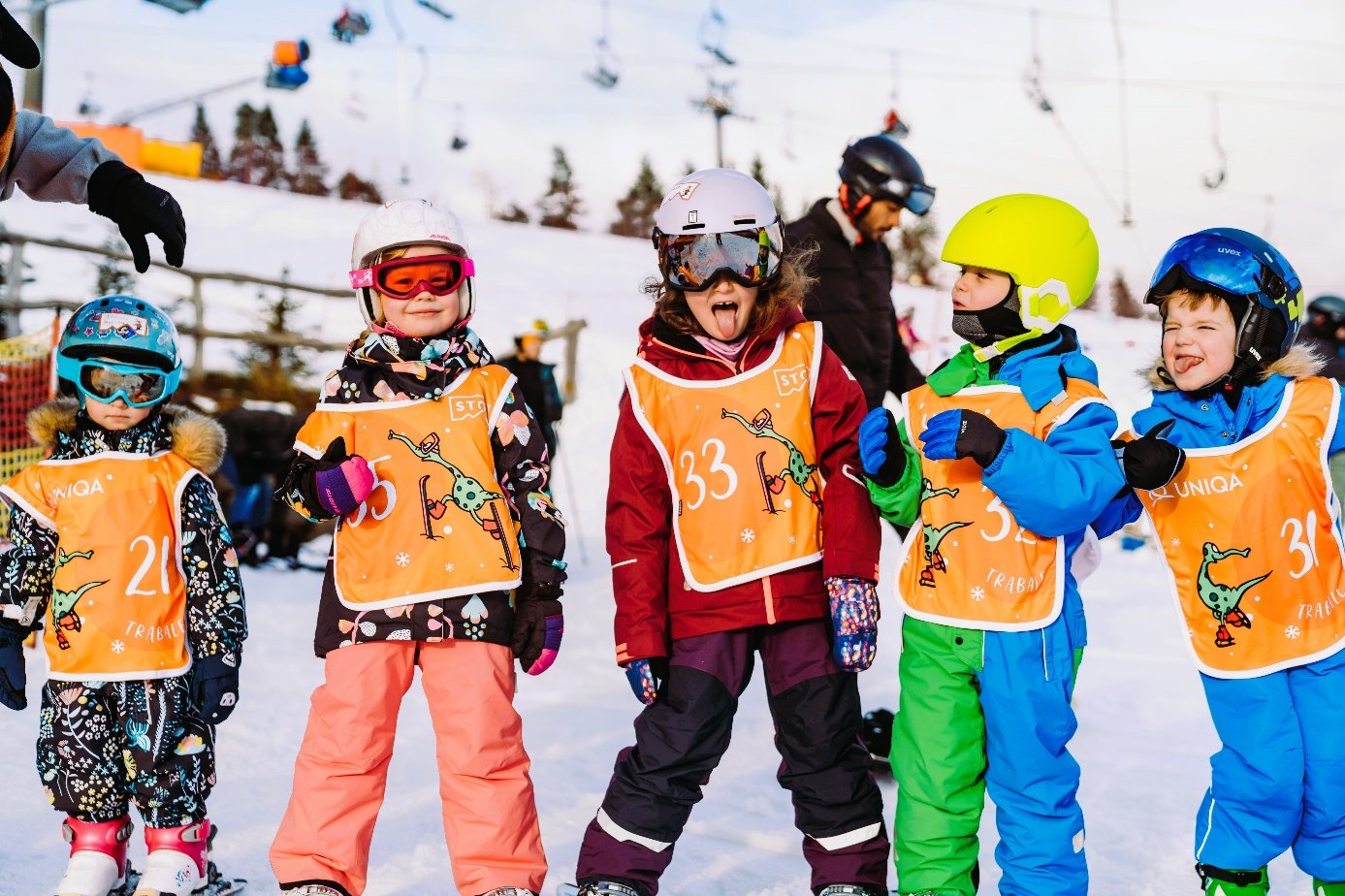 Uśmiechnięte dzieci podczas zajęć Ferie ze Stokusiem - Szkoła STOK, Kotelnica Białczańska